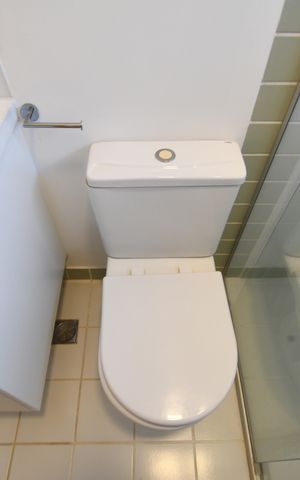 Casa de condomínio à venda com 200m², 3 quartos e 4 vagasBanheiro da Suíte 2