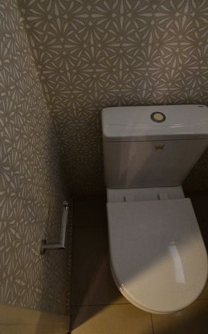 Casa de condomínio à venda com 200m², 3 quartos e 4 vagasLavabo