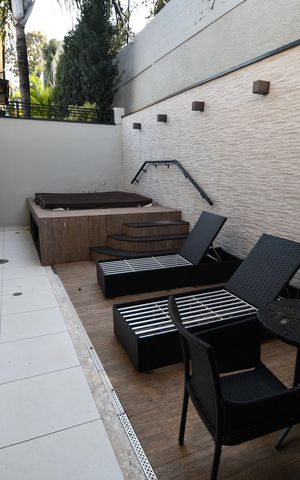 Casa de condomínio à venda com 200m², 3 quartos e 4 vagasQuintal e Jacuzi