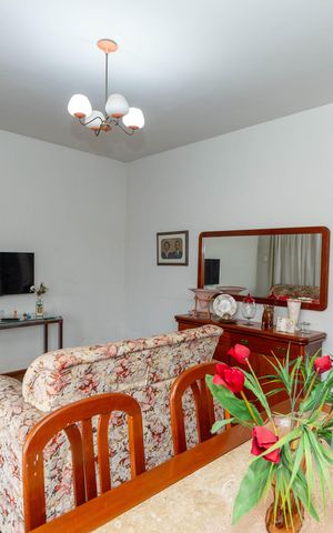 Casa à venda com 450m², 3 quartos e 1 vaga Casa à venda com 450m², 3 quartos e 1 vagaSala