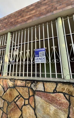 Casa à venda com 450m², 3 quartos e 1 vaga Casa à venda com 450m², 3 quartos e 1 vagaFachada e Placa