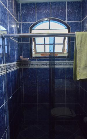 Casa à venda com 219m², 3 quartos e 3 vagas Casa à venda com 219m², 3 quartos e 3 vagasBanheiro da Suíte 2