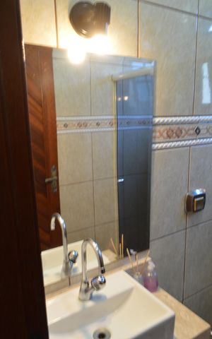 Casa à venda com 219m², 3 quartos e 3 vagas Casa à venda com 219m², 3 quartos e 3 vagasBanheiro Social