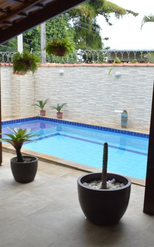 Casa à venda com 219m², 3 quartos e 3 vagas Casa à venda com 219m², 3 quartos e 3 vagasPiscina