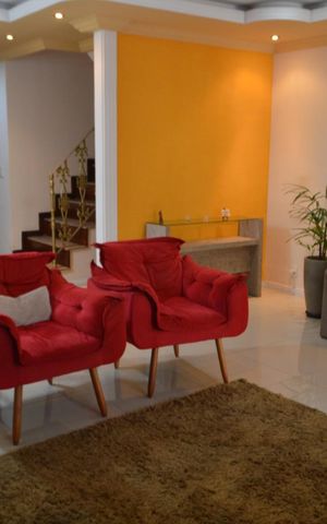 Casa à venda com 219m², 3 quartos e 3 vagas Casa à venda com 219m², 3 quartos e 3 vagasSala