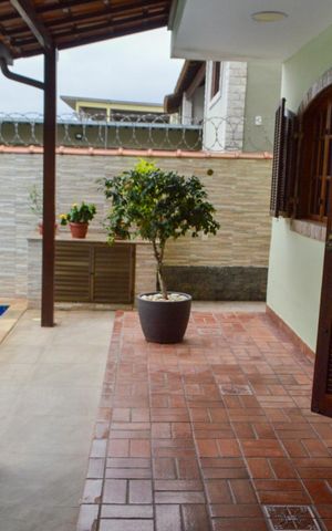Casa à venda com 219m², 3 quartos e 3 vagas Casa à venda com 219m², 3 quartos e 3 vagasPiscina