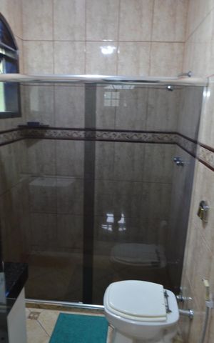Casa à venda com 219m², 3 quartos e 3 vagas Casa à venda com 219m², 3 quartos e 3 vagasBanheiro da Suíte 1