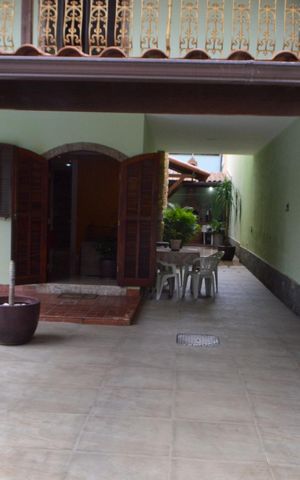 Casa à venda com 219m², 3 quartos e 3 vagas Casa à venda com 219m², 3 quartos e 3 vagasGaragem