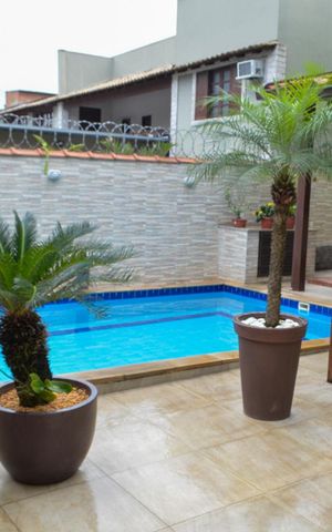 Casa à venda com 219m², 3 quartos e 3 vagas Casa à venda com 219m², 3 quartos e 3 vagasPiscina