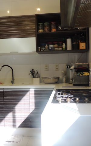Casa de condomínio para alugar com 600m², 4 quartos e 2 vagasCozinha - Armários