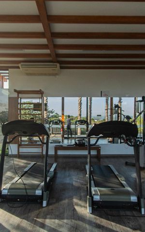 Casa de condomínio para alugar com 237m², 5 quartos e 6 vagas Casa de condomínio para alugar com 237m², 5 quartos e 6 vagasÁrea comum - Academia