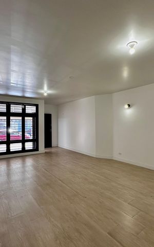 Casa à venda com 212m², 4 quartos e 4 vagasSala