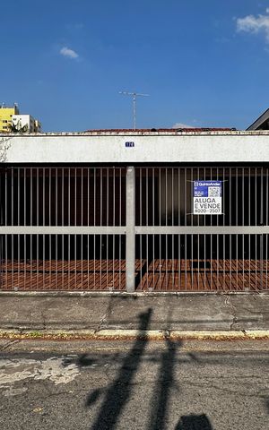 Casa à venda com 212m², 4 quartos e 4 vagasFachada