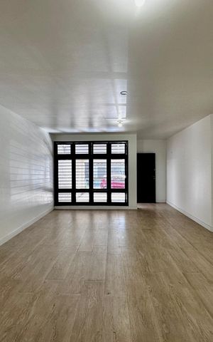 Casa à venda com 212m², 4 quartos e 4 vagasSala