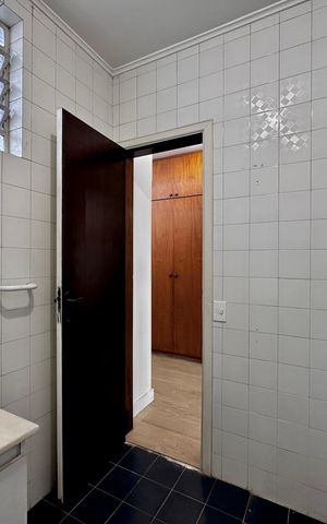 Casa à venda com 212m², 4 quartos e 4 vagasBanheiro Social
