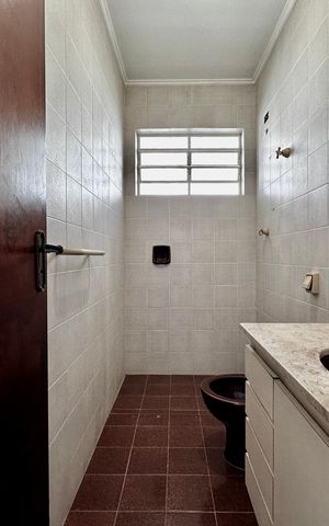Casa à venda com 212m², 4 quartos e 4 vagasBanheiro Suíte 2