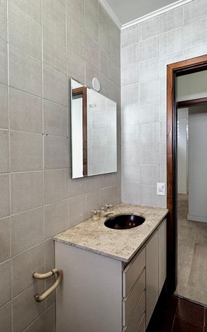 Casa à venda com 212m², 4 quartos e 4 vagasBanheiro Suíte 2