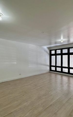 Casa à venda com 212m², 4 quartos e 4 vagasSala