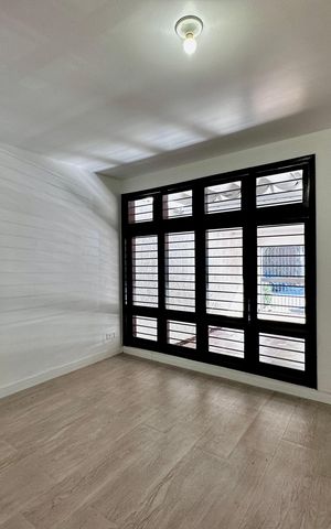 Casa à venda com 212m², 4 quartos e 4 vagasSala
