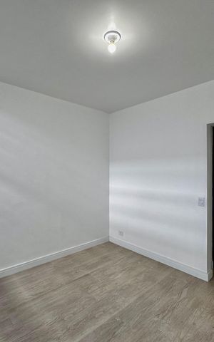 Casa à venda com 212m², 4 quartos e 4 vagasSala