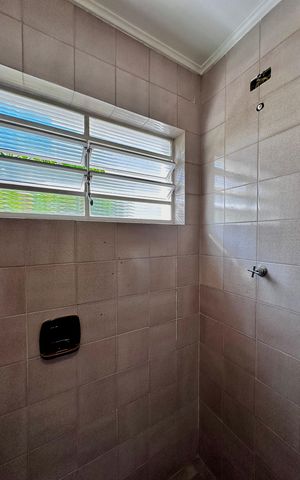 Casa à venda com 212m², 4 quartos e 4 vagasBanheiro Suíte 1