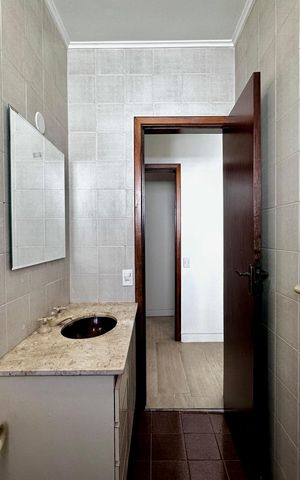 Casa à venda com 212m², 4 quartos e 4 vagasBanheiro Suíte 2