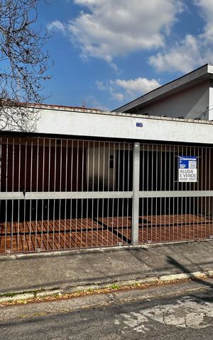 Casa à venda com 212m², 4 quartos e 4 vagasFachada