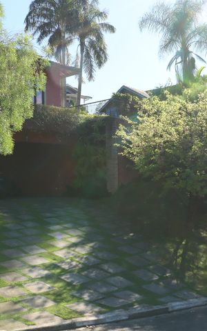 Casa de condomínio para alugar com 323m², 4 quartos e 5 vagasFachada