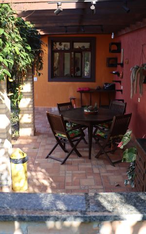 Casa de condomínio para alugar com 323m², 4 quartos e 5 vagasÁrea Externa