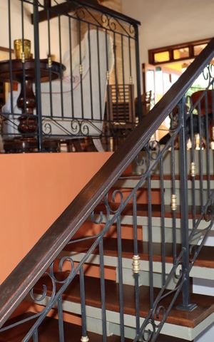 Casa de condomínio para alugar com 323m², 4 quartos e 5 vagasEscada 
