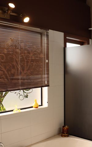 Casa de condomínio para alugar com 323m², 4 quartos e 5 vagasBanheiro da Suíte 2