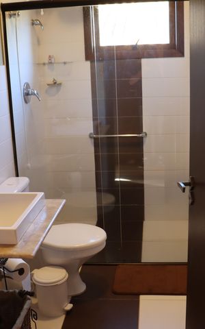 Casa de condomínio para alugar com 323m², 4 quartos e 5 vagasBanheiro da Suíte 3