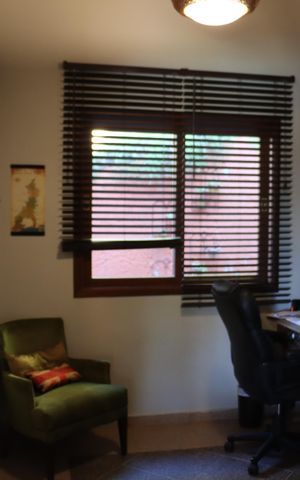 Casa de condomínio para alugar com 323m², 4 quartos e 5 vagasEscritório