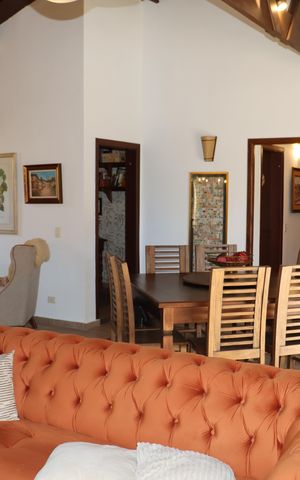 Casa de condomínio para alugar com 323m², 4 quartos e 5 vagasSala