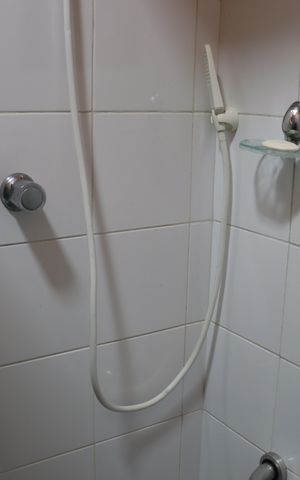 Casa de condomínio para alugar com 323m², 4 quartos e 5 vagasBanheiro Social