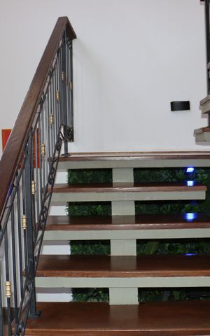 Casa de condomínio para alugar com 323m², 4 quartos e 5 vagasEscada 