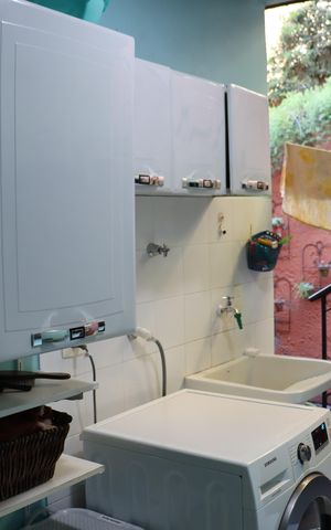 Casa de condomínio para alugar com 323m², 4 quartos e 5 vagasÁrea de Serviço
