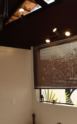 Casa de condomínio para alugar com 323m², 4 quartos e 5 vagasBanheiro da Suíte 2