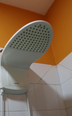 Casa de condomínio para alugar com 323m², 4 quartos e 5 vagasBanheiro Social
