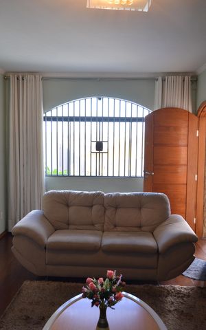 Casa à venda com 180m², 3 quartos e 2 vagasSala