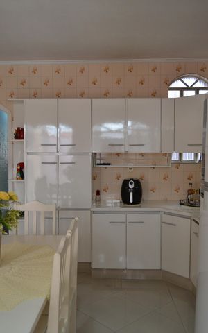 Casa à venda com 180m², 3 quartos e 2 vagasCozinha