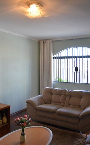 Casa à venda com 180m², 3 quartos e 2 vagasSala