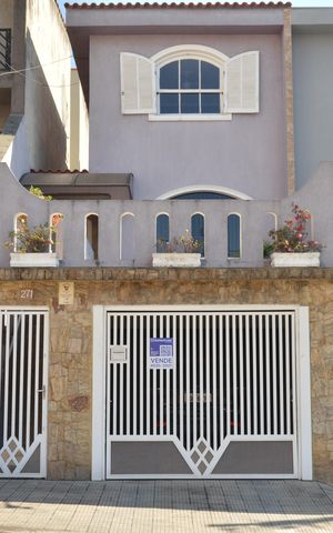 Casa à venda com 180m², 3 quartos e 2 vagasPlaca