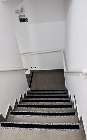 Apartamento para alugar com 46m², 2 quartos e 1 vaga Apartamento para alugar com 46m², 2 quartos e 1 vagaEscada do hall de Entrada