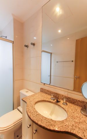 Apartamento à venda com 90m², 3 quartos e 2 vagas Apartamento à venda com 90m², 3 quartos e 2 vagasBanheiro da Suíte 1