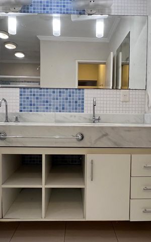 Casa para alugar com 246m², 3 quartos e 3 vagas Casa para alugar com 246m², 3 quartos e 3 vagasBanheiro da Suíte 2