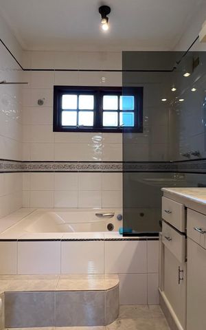 Casa para alugar com 246m², 3 quartos e 3 vagas Casa para alugar com 246m², 3 quartos e 3 vagasBanheiro da Suíte 3
