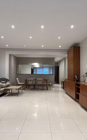 Casa para alugar com 246m², 3 quartos e 3 vagas Casa para alugar com 246m², 3 quartos e 3 vagasSala