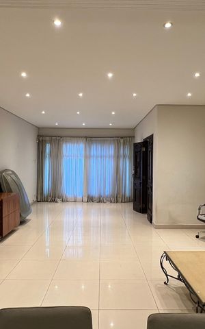 Casa para alugar com 246m², 3 quartos e 3 vagas Casa para alugar com 246m², 3 quartos e 3 vagasSala