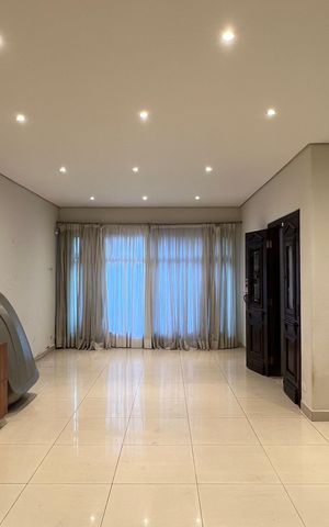 Casa para alugar com 246m², 3 quartos e 3 vagas Casa para alugar com 246m², 3 quartos e 3 vagasSala
